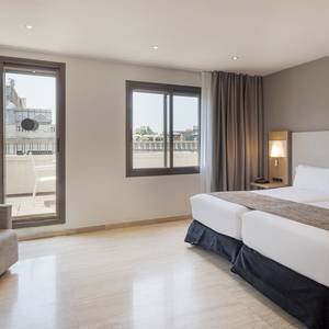 Quarto duplo superior com terraço Hotel Ilunion Almirante Barcelona